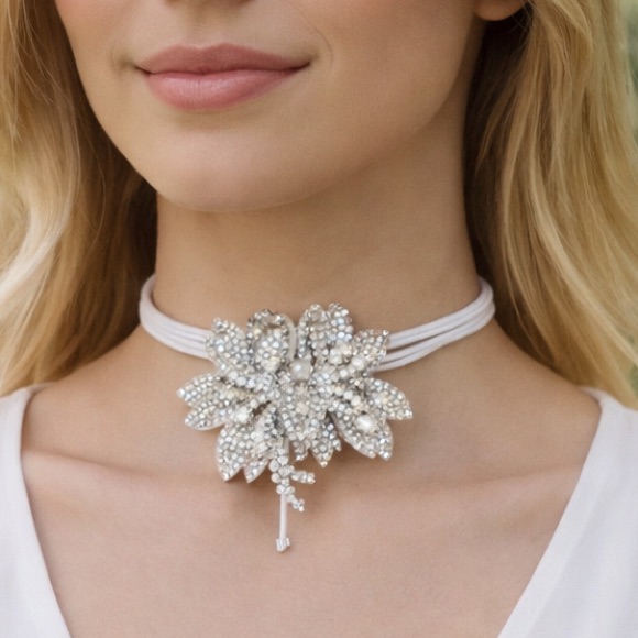 Jennifer & Company Silver Rhinestone Floral Choker Necklace (Br999/2)
